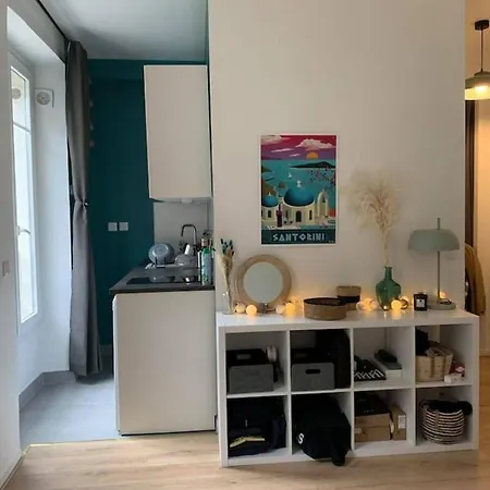 Apartment Nice Cosy Apt For 2 In Paris Paris